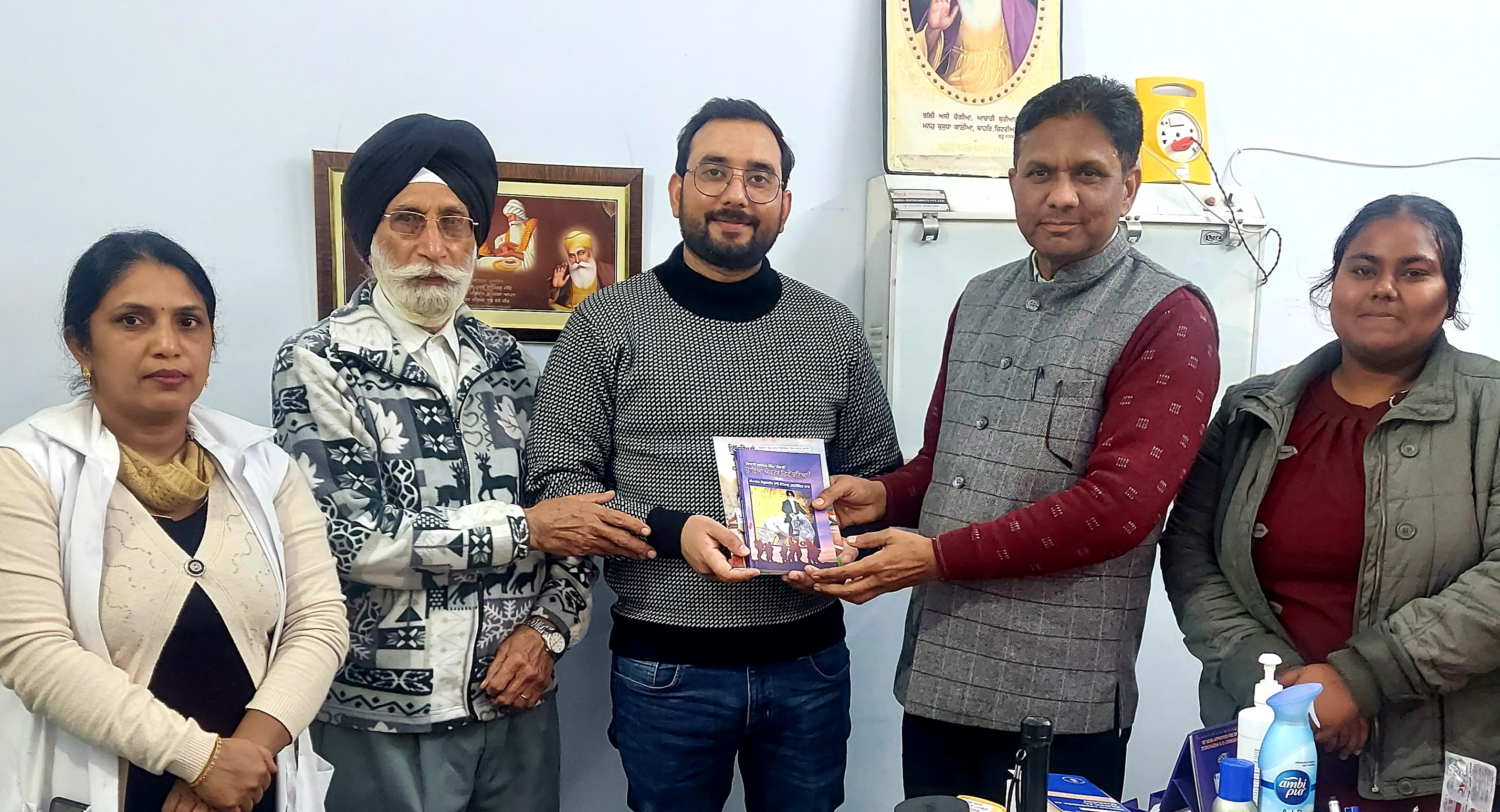 Dr. Baljinder Kumar honored for his excellent services by Nikiya Karumbalan Prakashan